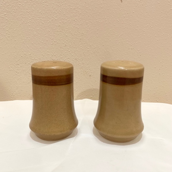 Vintage salt and pepper shakers - Picture 1 of 4